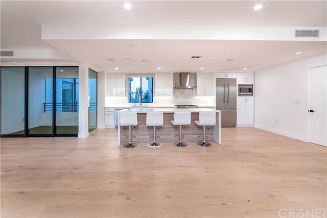 735-1/2 Gramercy Place - Photo 1