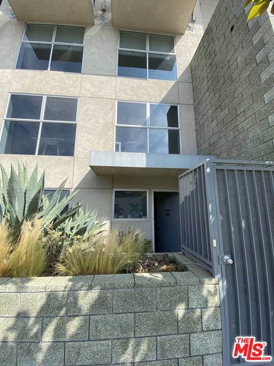 1617 Broadway - Photo 1