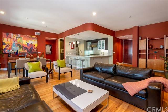 402 Rockefeller - Photo 1