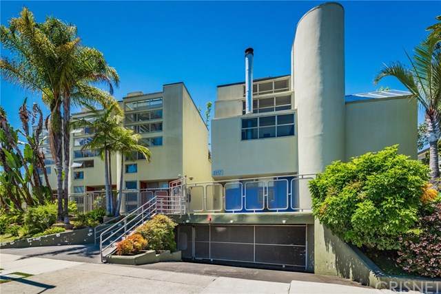 821 Bay Street - Photo 1