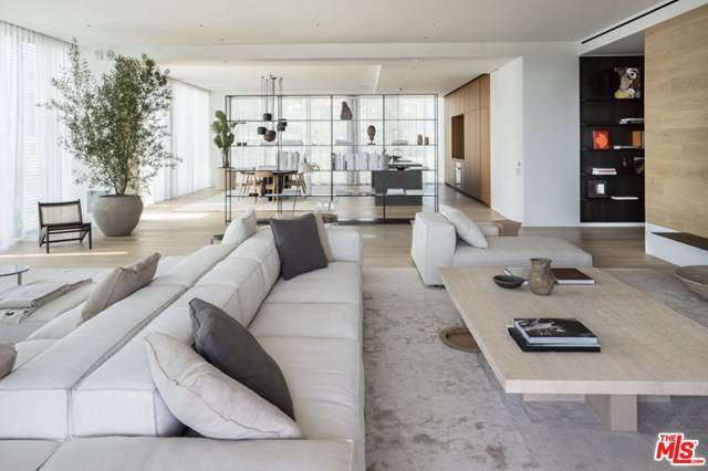 9040 Sunset Boulevard - Photo 1