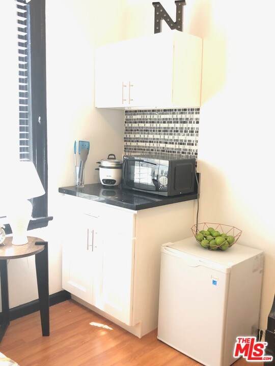 5849 Sunset Boulevard - Photo 1