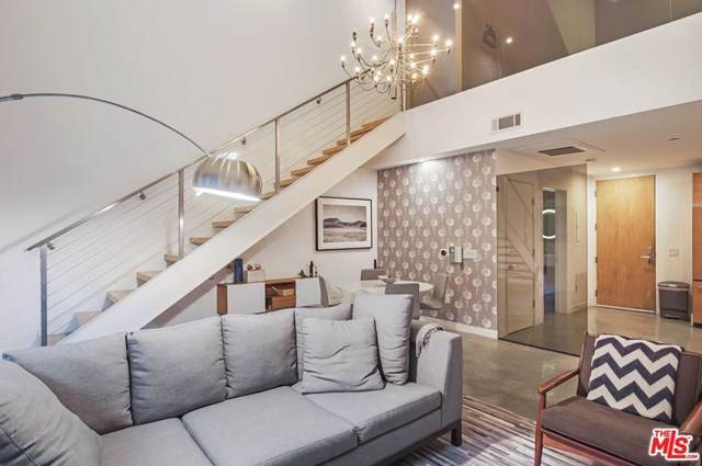 123 Kings Road - Photo 1