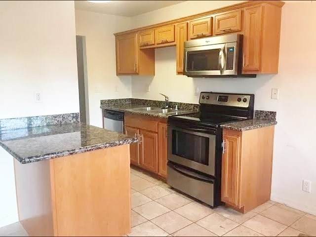 930 Peach Ave - Photo 1
