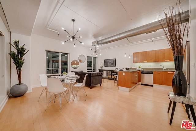645 9Th Street - Photo 1