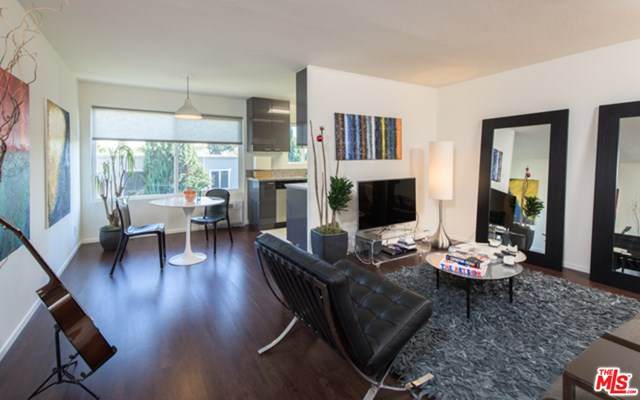 964 Larrabee Street - Photo 1