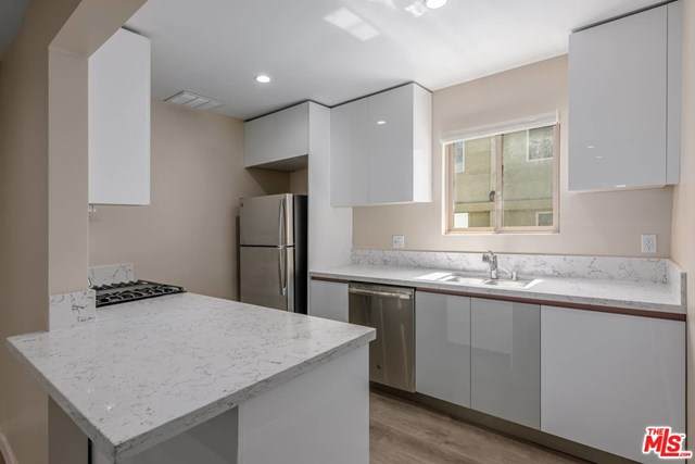 1553 Saltair Avenue - Photo 1