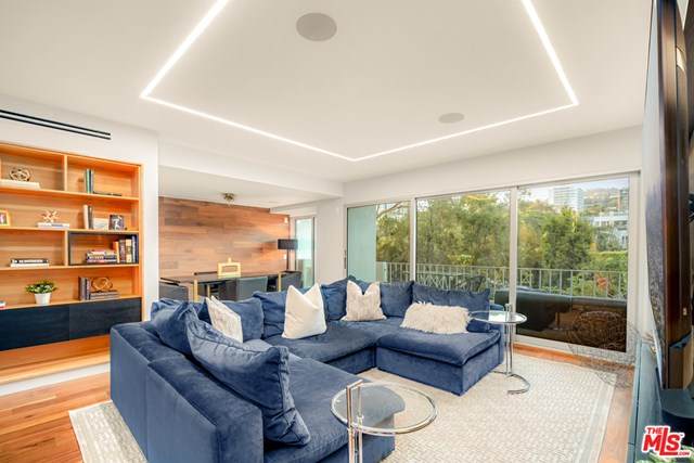 838 Doheny Drive - Photo 1