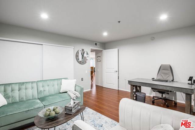 821 Formosa Avenue - Photo 1