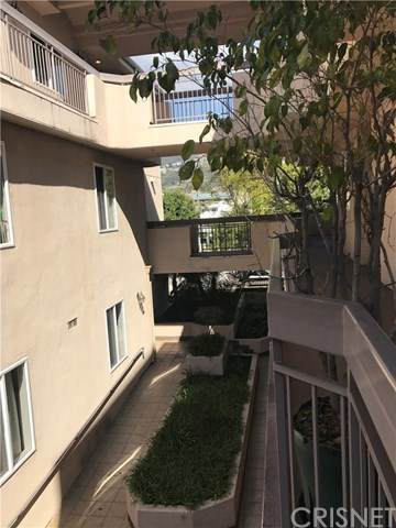 400 Cameron Place - Photo 1
