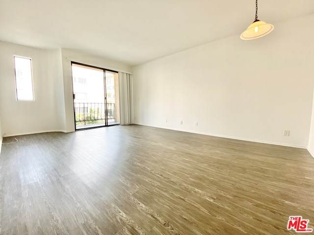 350 Oakhurst Drive - Photo 1