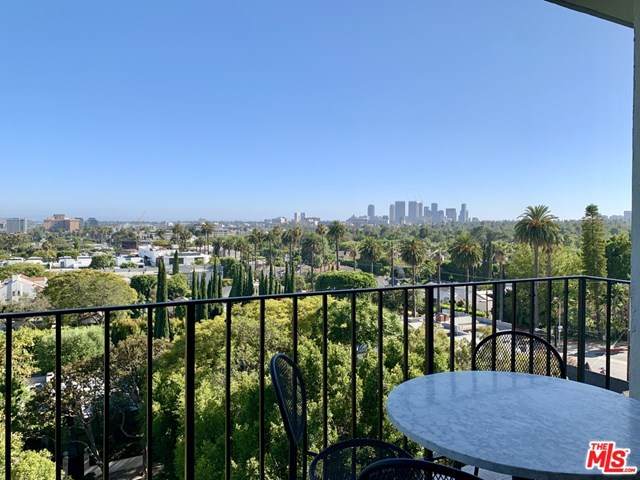 818 Doheny Drive - Photo 1