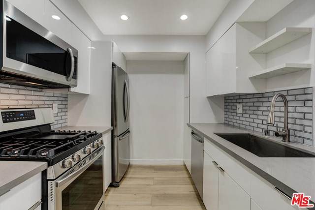 1118 Valencia Street - Photo 1