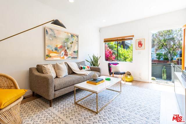 727 Navy Street - Photo 1