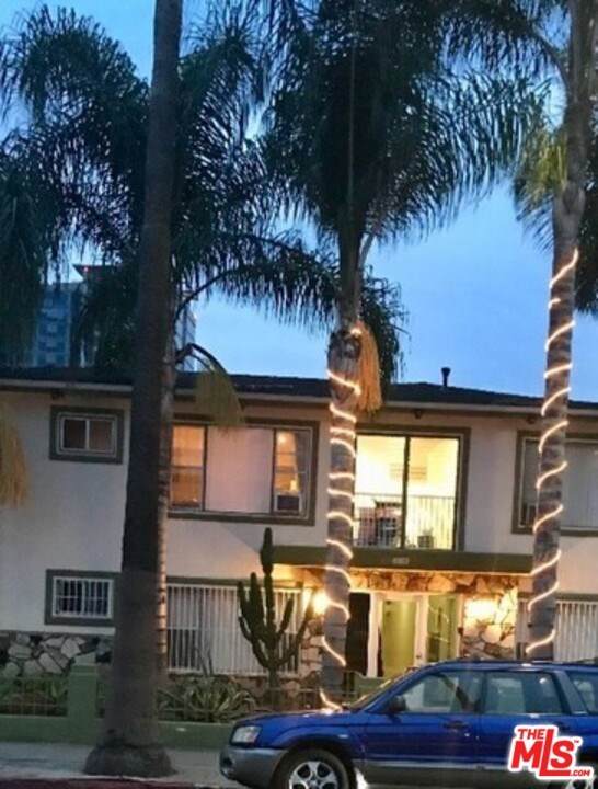 5950 Carlton Way - Photo 1
