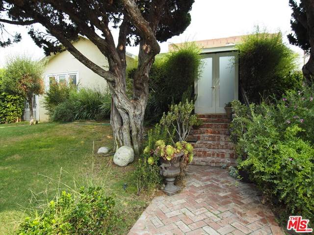 1056 St Andrews Place - Photo 1