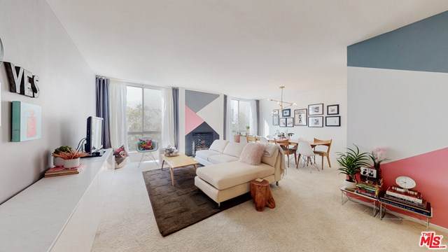 927 Kings Road - Photo 1