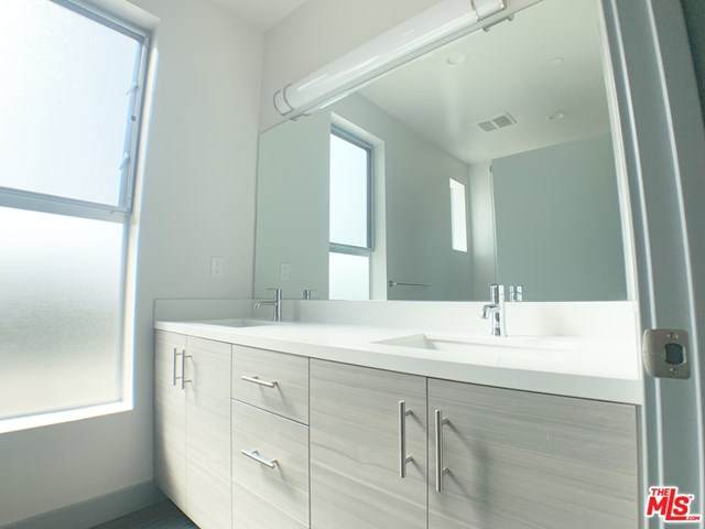 4025 Grand View Boulevard - Photo 1
