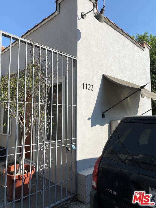 1122 Gardner Street - Photo 1