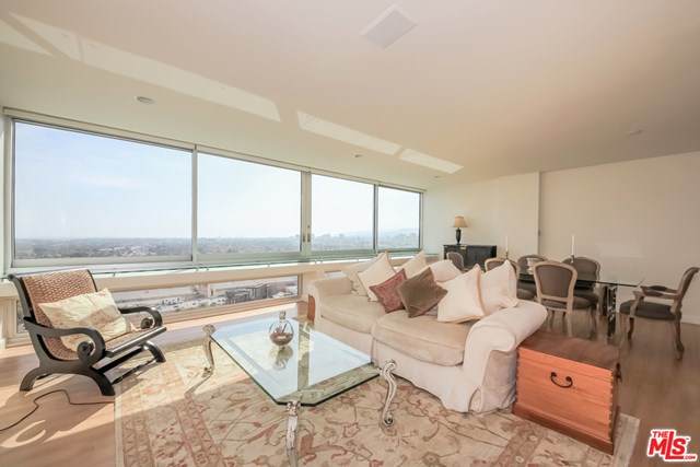 2220 Avenue Of The Stars - Photo 1