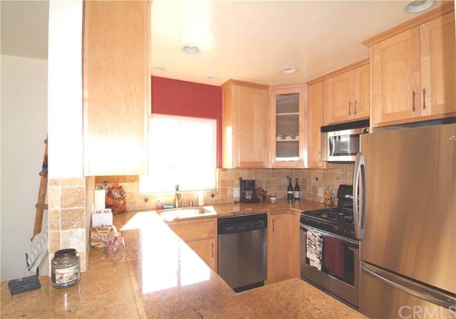 506 Roycroft Avenue - Photo 1