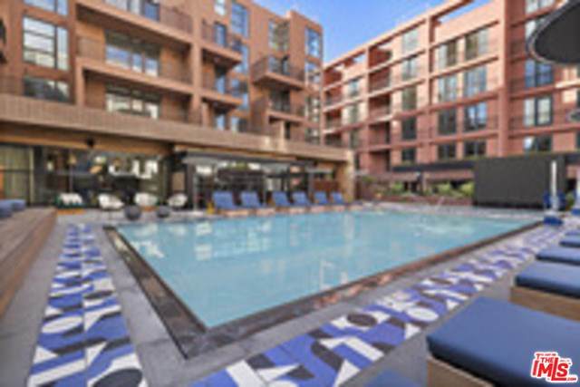 6200 Hollywood - Photo 1
