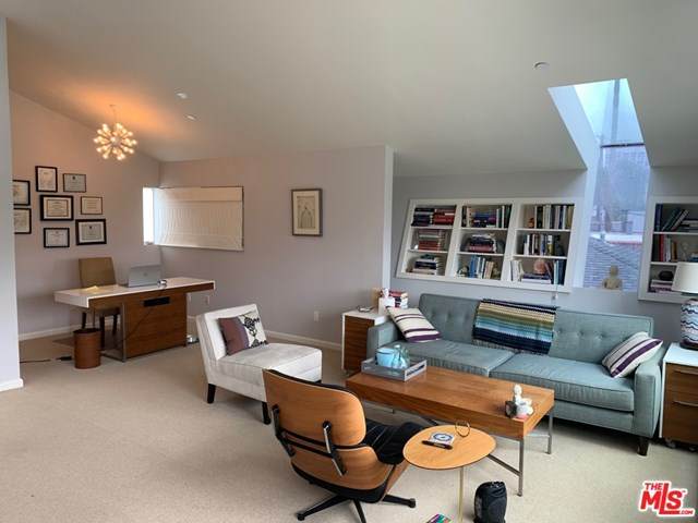 239 Bay Street - Photo 1