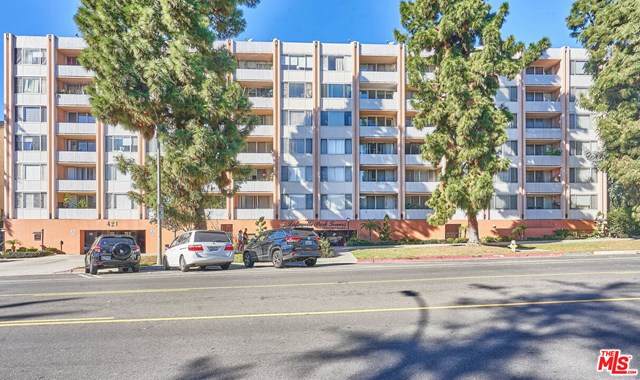 421 La Fayette Park Place - Photo 1