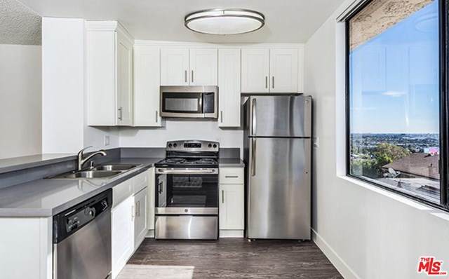 1136 Larrabee Street - Photo 1