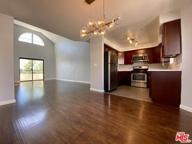 1121 La Cienega Boulevard - Photo 1