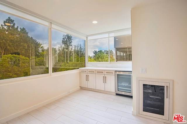 875 Comstock Avenue - Photo 1