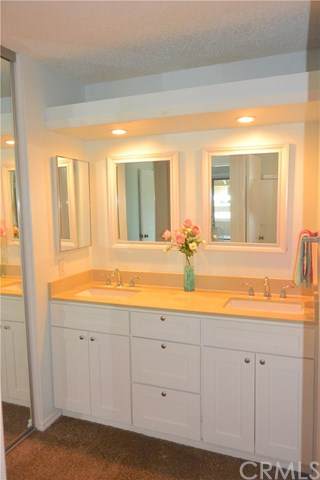 100 Streamwood - Photo 1