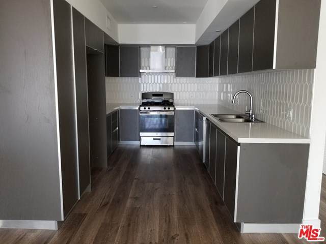 106 Kings Road - Photo 1
