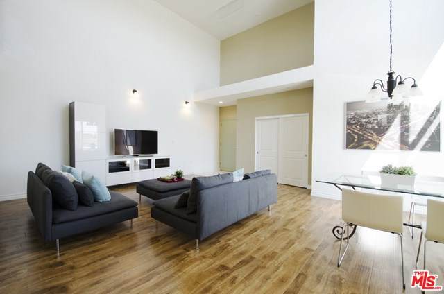 546 Oxford Avenue - Photo 1