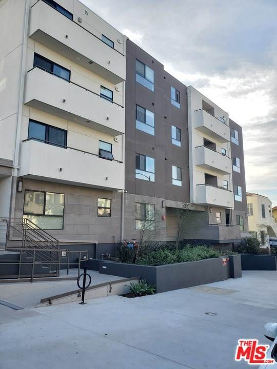 5030 Rosewood Avenue - Photo 1