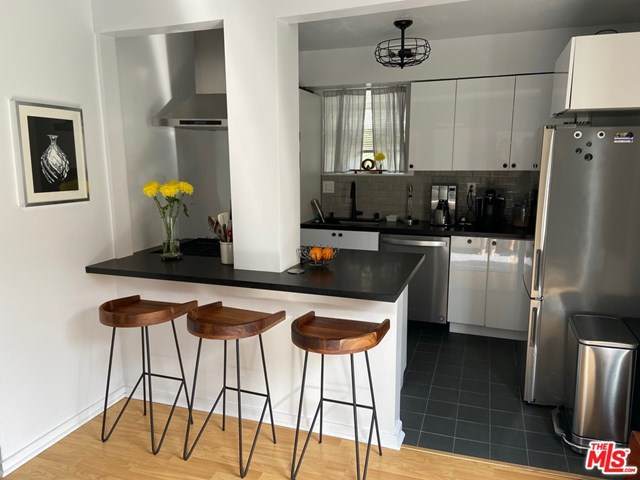 329 Avenue 57 - Photo 1