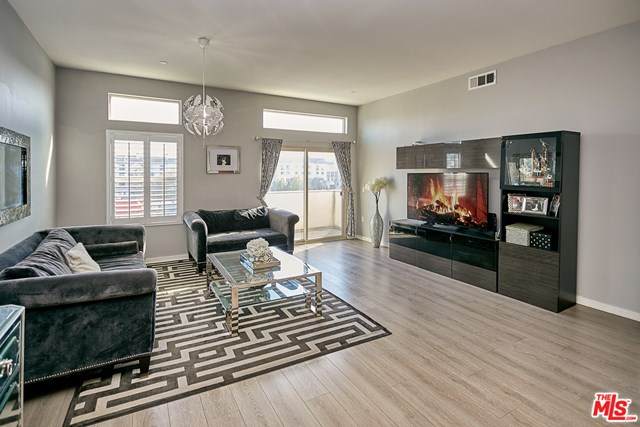 612 E. Carson Street - Photo 1