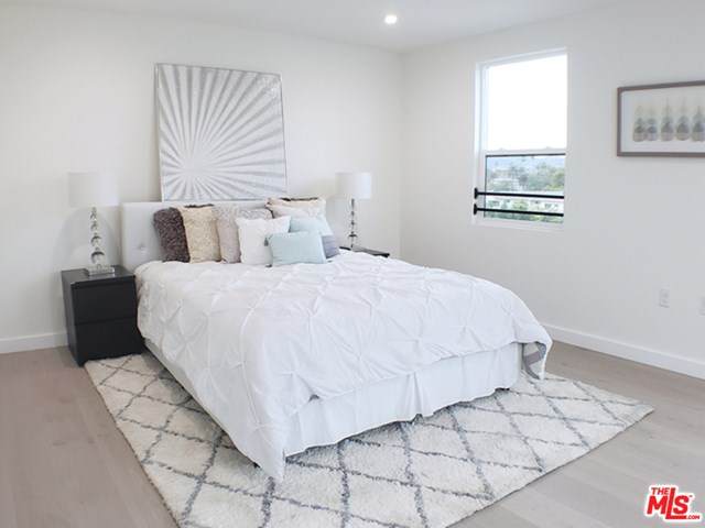 119 Manhattan - Photo 1