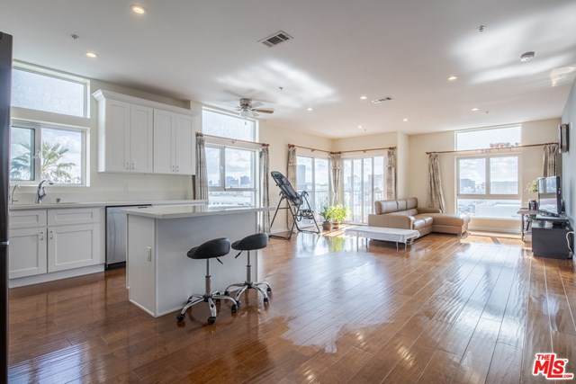 155 Oxford Avenue - Photo 1