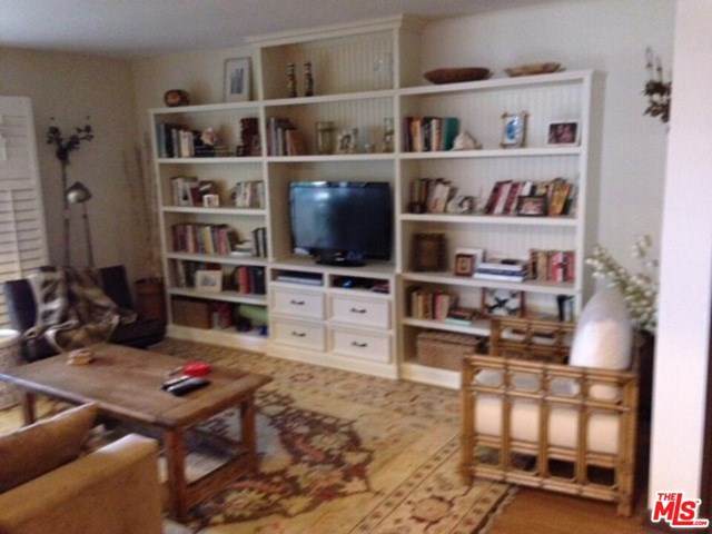 1105 Idaho Avenue - Photo 1