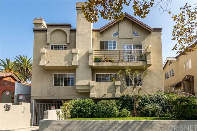 852 Poinsettia Place - Photo 1
