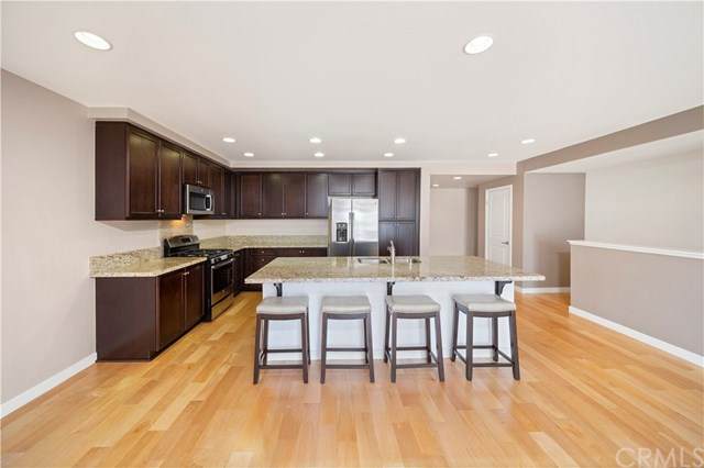 87 Waldorf - Photo 1