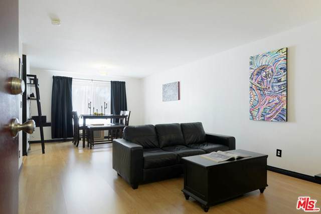 18530 Hatteras Street - Photo 1