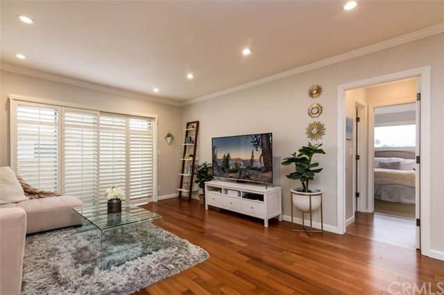 837 West Knoll Drive - Photo 1