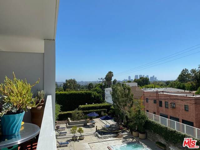 999 Doheny Drive - Photo 1
