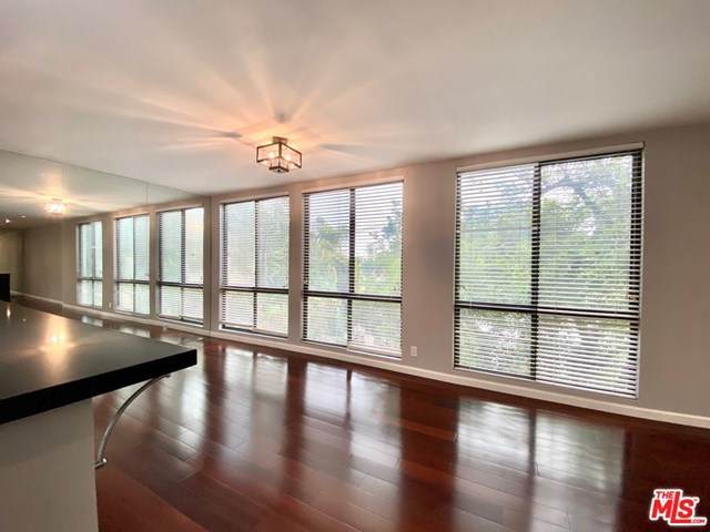 906 Doheny Drive - Photo 1
