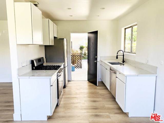1422 Maple Street - Photo 1