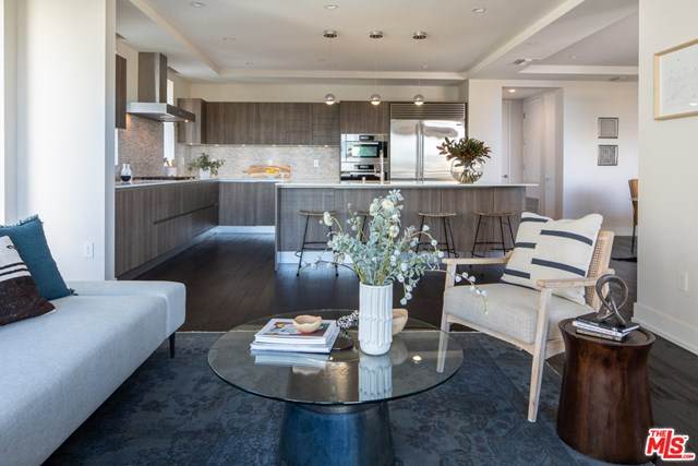 460 Palm Drive - Photo 1