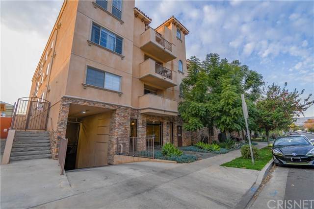 837 Hudson Avenue - Photo 1