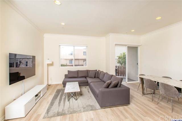400 Cameron Place - Photo 1